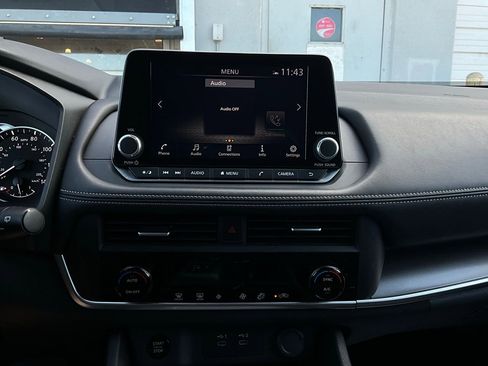 Used 2025 Nissan Rogue SV image 27