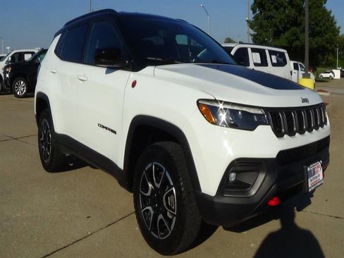 Certified 2024 Jeep Compass Trailhawk w/ Trailhawk Elite Group image 4