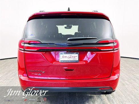 New 2026 Chrysler Pacifica Select w/ S Appearance Package image 5