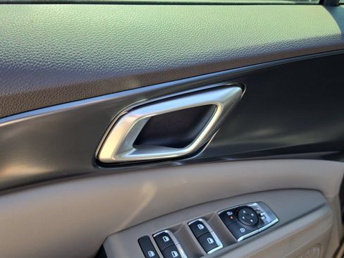 New 2027 Kia Carnival LX FWD image 18