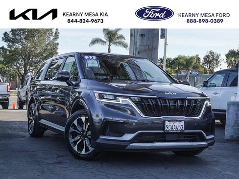 Used 2023 Kia Carnival EX FWD image 1