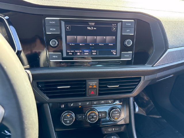 Used 2024 Volkswagen Jetta SE FWD image 27