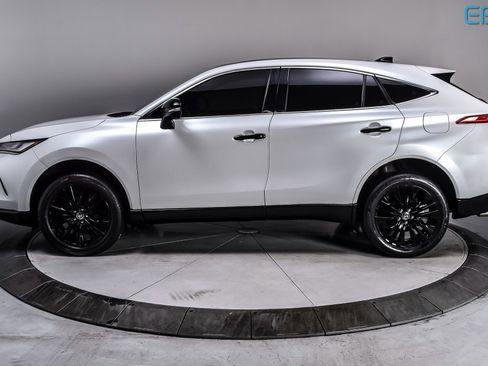 Used 2024 Toyota Venza Nightshade image 3