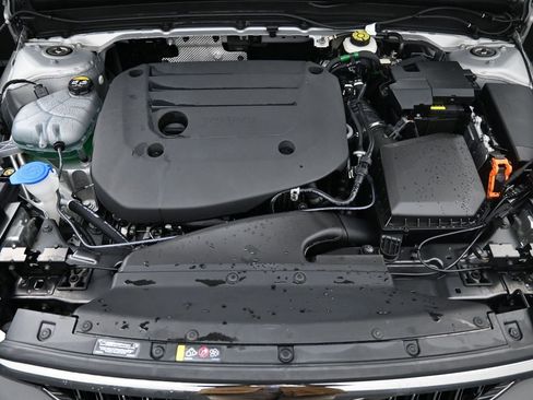 Certified 2025 Volvo XC40 B5 Plus image 13