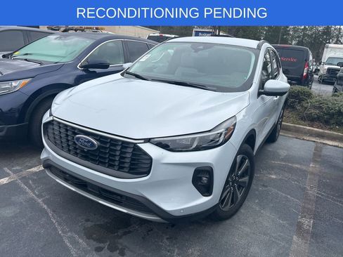 Used 2025 Ford Escape Platinum w/ Premium Technology Package image 3