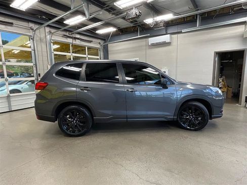 Used 2022 Subaru Forester AWD/4WD image 6