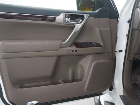 Used 2018 Lexus GX 460 Premium w/ Premium Package image 20