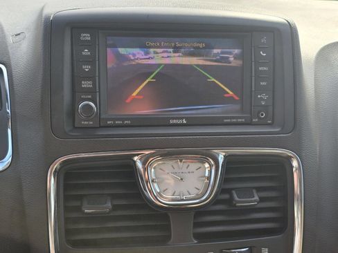 Used 2011 Chrysler Town & Country Limited image 12