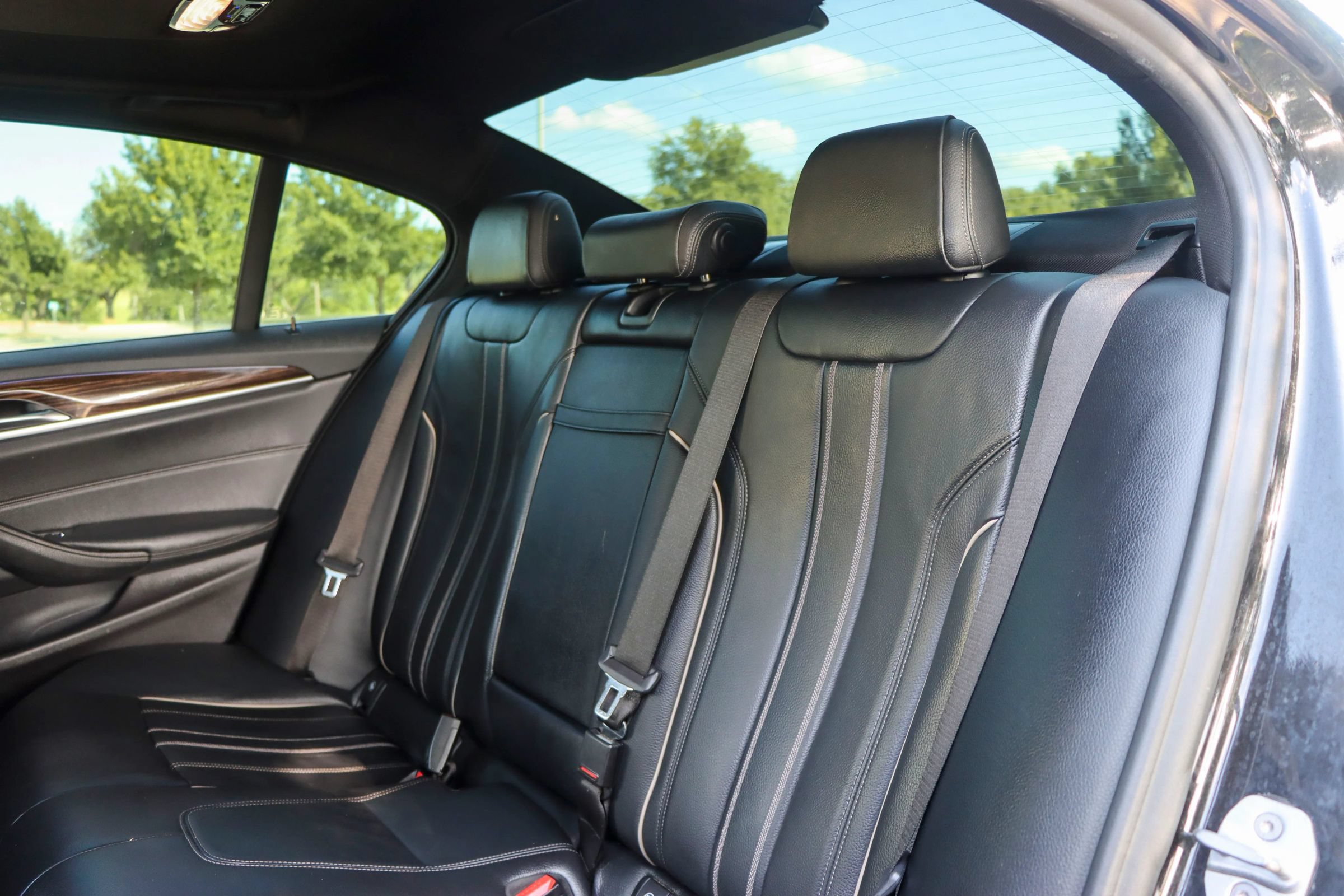 Used 2019 BMW 530e w/ Convenience Package RWD image 17