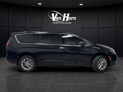 New 2026 Chrysler Pacifica Select