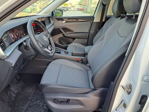 New 2026 Volkswagen Tiguan SE image 7