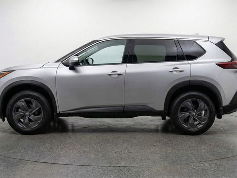 Used 2025 Nissan Rogue SV image 5