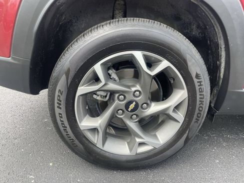 Used 2025 Chevrolet Trax LT FWD image 35
