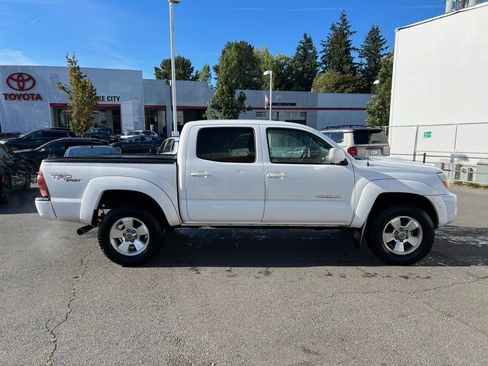 Used 2005 Toyota Tacoma PreRunner RWD image 3