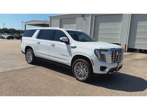 New 2026 GMC Yukon XL Denali w/ Denali Reserve Package AWD/4WD image 2