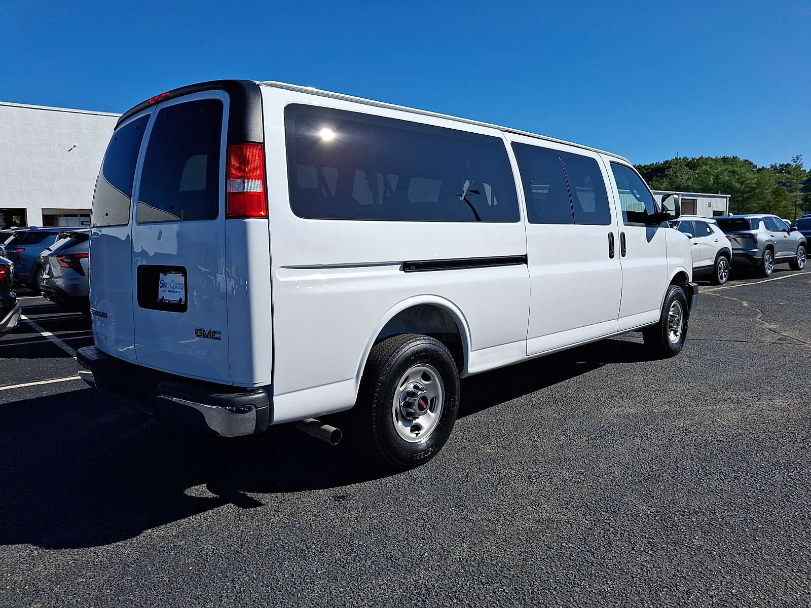 Certified 2025 GMC Savana 3500 LT w/ LT Preferred Equipment Group RWD image 6