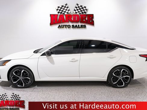 Used 2024 Nissan Altima 2.5 SR FWD image 1