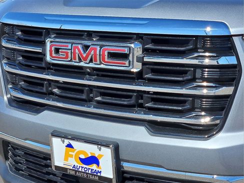 Used 2025 GMC Acadia Elevation image 10