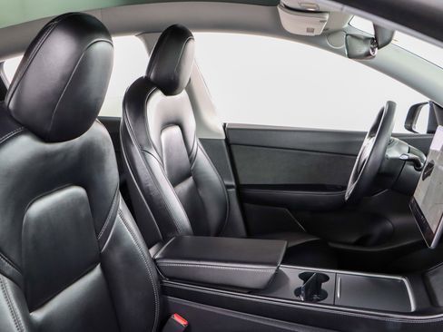 Used 2021 Tesla Model Y Long Range image 24