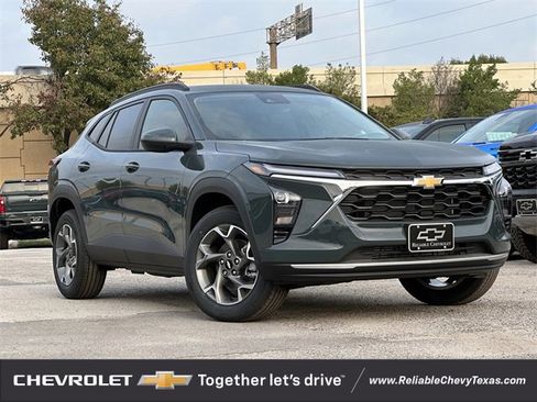 New 2026 Chevrolet Trax LT w/ Driver Confidence Package image 2