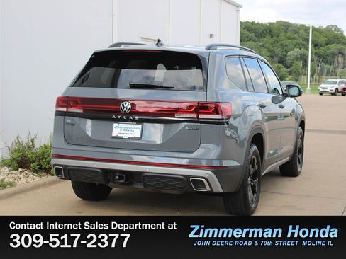 Used 2026 Volkswagen Atlas Peak Edition AWD/4WD image 2
