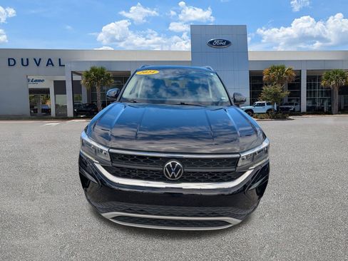 Used 2024 Volkswagen Taos SE image 9