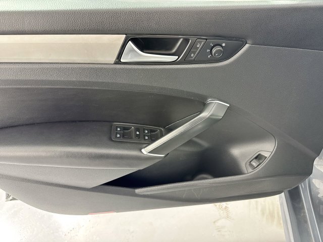 Used 2020 Volkswagen Passat 2.0T SE FWD image 19