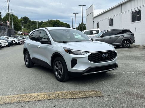 Used 2025 Ford Escape ST-Line FWD image 1