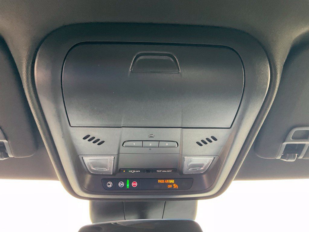 Used 2025 Cadillac XT4 Premium Luxury FWD image 16