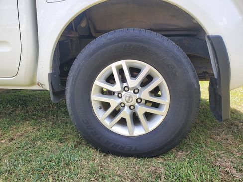 Used 2016 Nissan Frontier SV AWD/4WD image 8