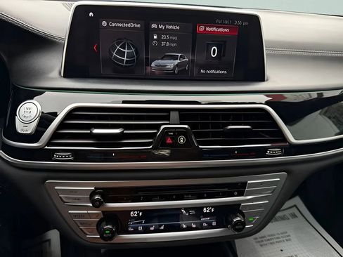 Used 2018 BMW 740i image 31