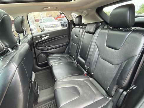 Used 2019 Ford Edge Titanium w/ Equipment Group 301A AWD/4WD image 33