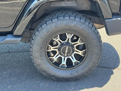 Used 2015 Jeep Wrangler Unlimited Sahara AWD/4WD image 10