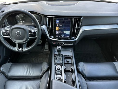 Used 2019 Volvo S60 T5 R-Design image 13