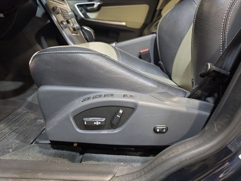 Used 2017 Volvo XC60 T6 Dynamic w/ Preferred Option Package AWD/4WD image 14