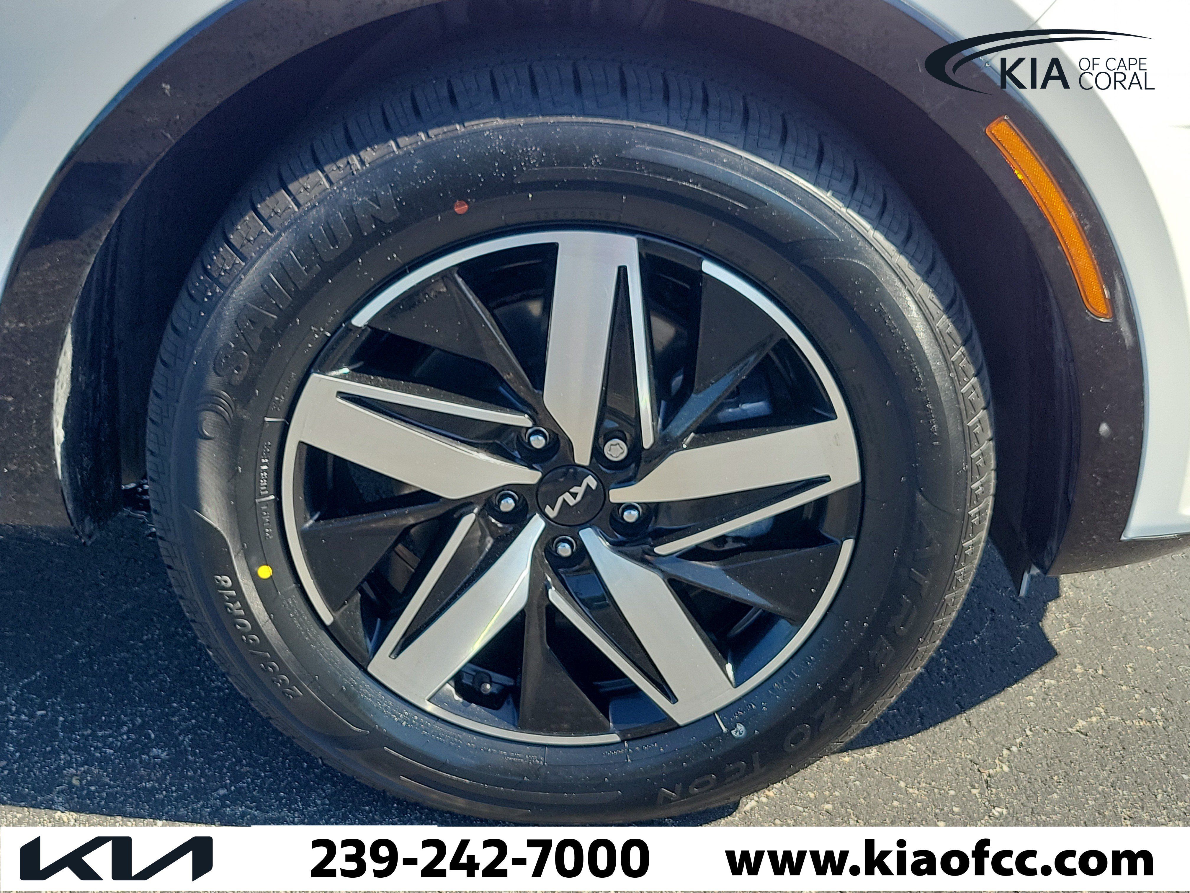 Certified 2023 Kia Sorento S w/ Panoramic Sunroof Package FWD image 7