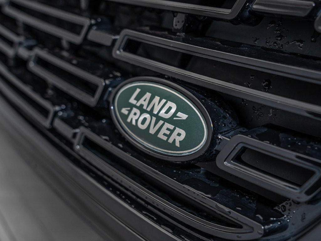 Used 2024 Land Rover Range Rover Velar Dynamic SE AWD/4WD image 3