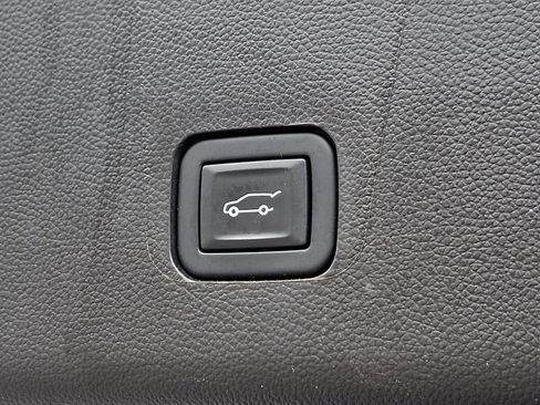 Used 2023 Chevrolet Traverse RS AWD/4WD image 34