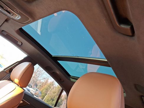 Used 2025 Audi Q8 Prestige w/ Prestige Package image 15