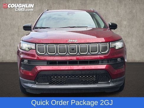 Used 2022 Jeep Compass Latitude w/ Convenience Group AWD/4WD image 3