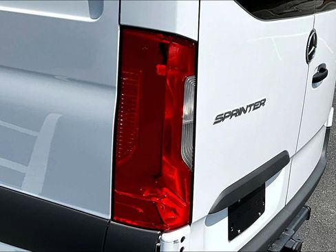Used 2024 Mercedes-Benz Sprinter 2500 image 12