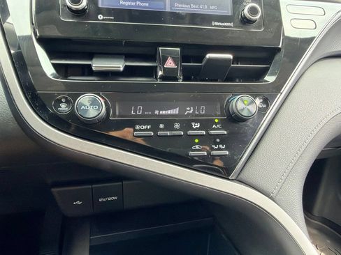 Used 2022 Toyota Camry SE FWD image 12