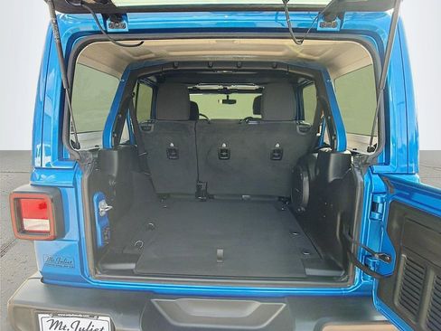 Used 2022 Jeep Wrangler Unlimited Sahara AWD/4WD image 12