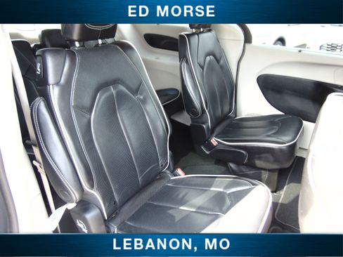 Used 2023 Chrysler Pacifica Limited image 13