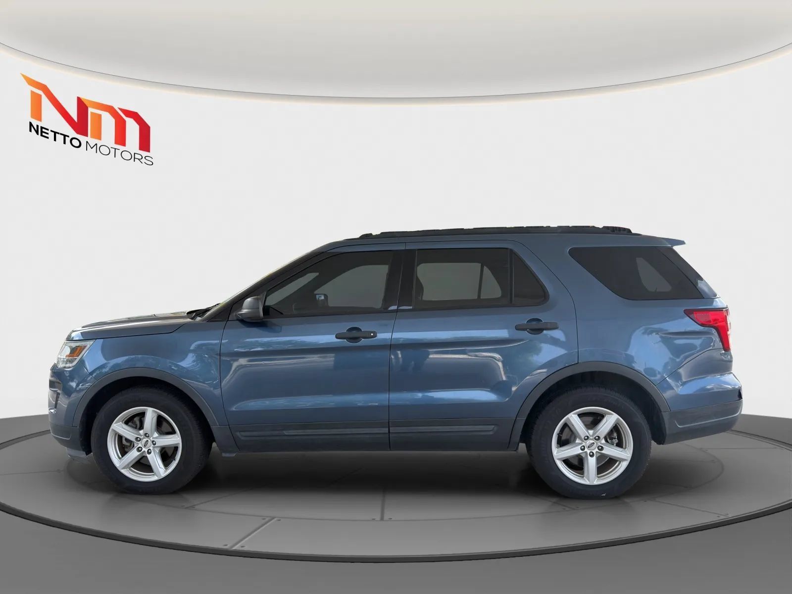 Used 2018 Ford Explorer FWD image 2