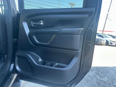 Used 2019 Nissan Titan SV w/ SV Convenience Package image 23
