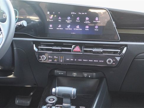 New 2025 Kia Niro EX image 15