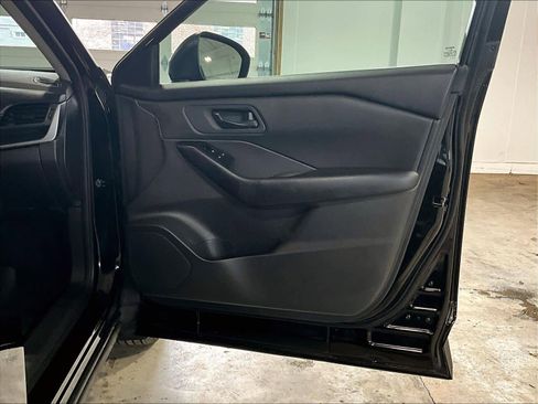 Used 2025 Nissan Rogue S AWD/4WD image 12