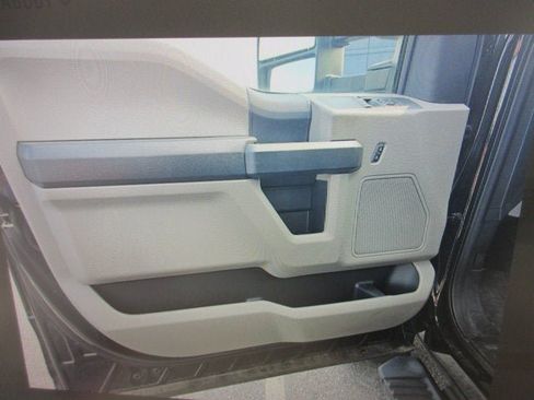 Used 2021 Ford F550 4x4 Regular Cab Super Duty w/ Power Equipment Group image 10