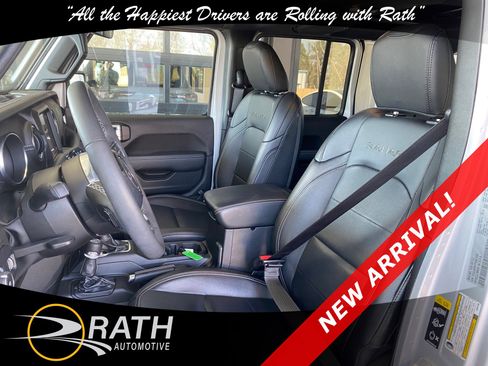 Used 2023 Jeep Wrangler Sahara image 11